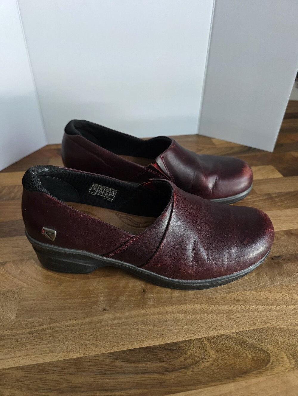 Keen Women's Mora Burgundy Slip-On Leather Loafers Size 8.5